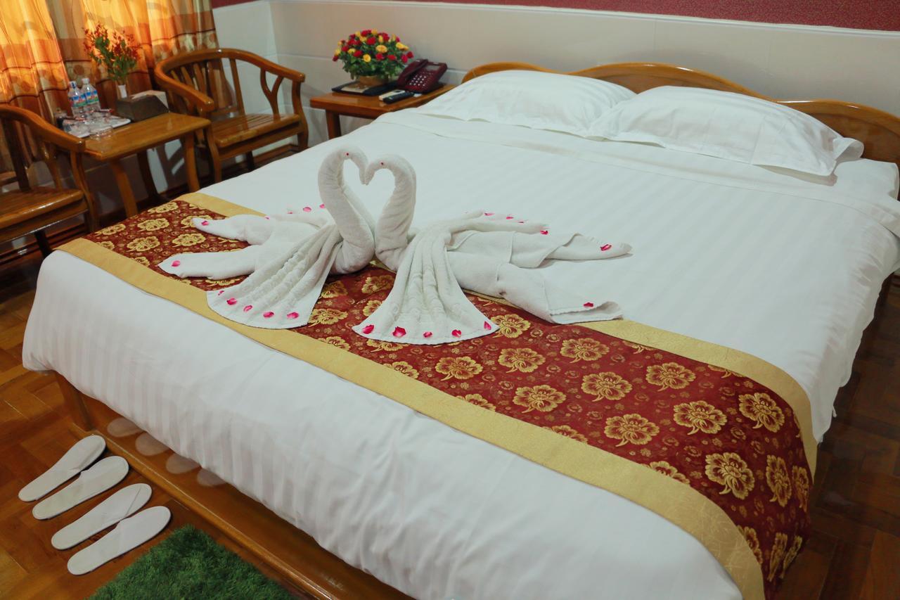 Hotel Shwe Pyi Tan Mandalay Extérieur photo