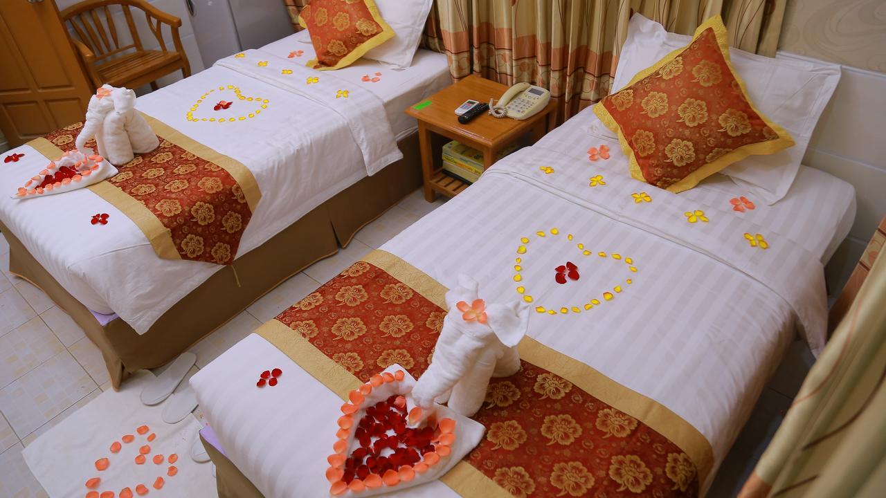 Hotel Shwe Pyi Tan Mandalay Extérieur photo
