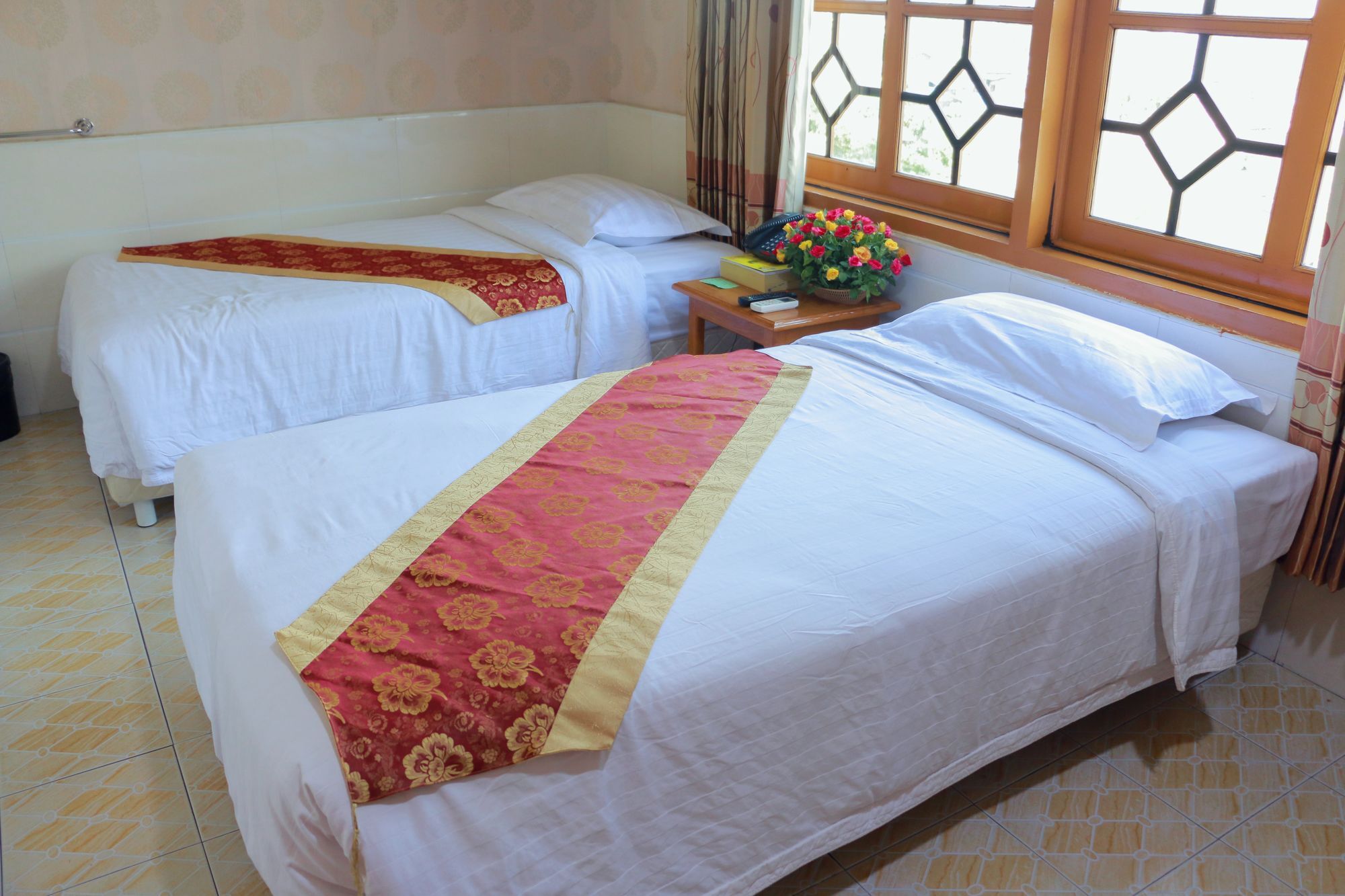 Hotel Shwe Pyi Tan Mandalay Extérieur photo