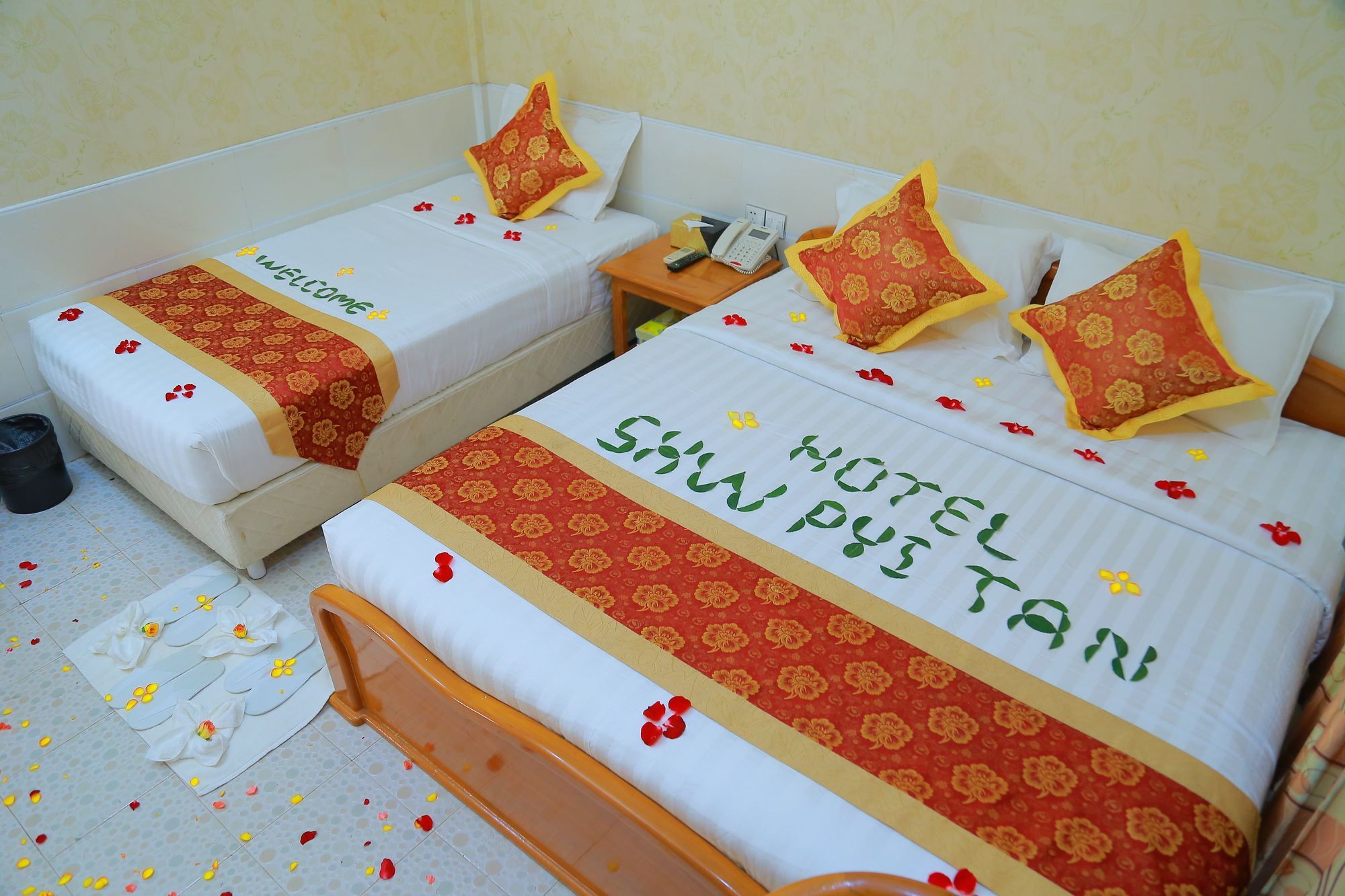 Hotel Shwe Pyi Tan Mandalay Extérieur photo